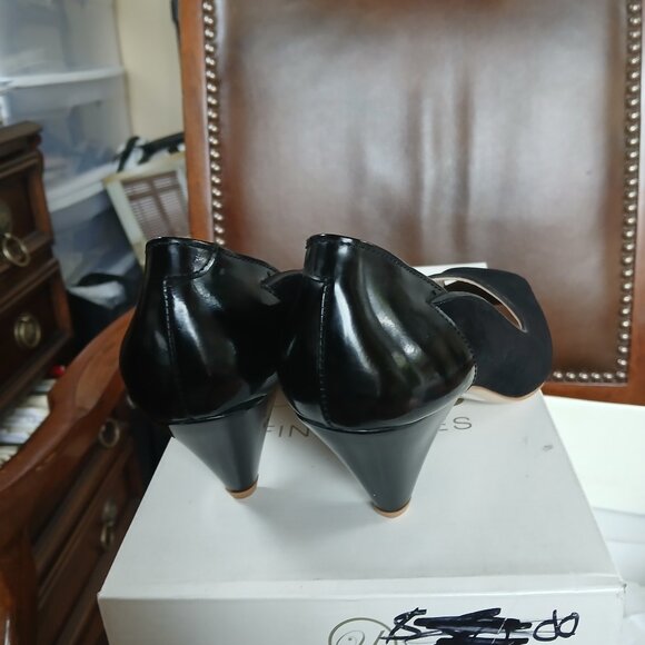 Sharp suede leather pumps. New and Unworn. - Picture 2 of 7